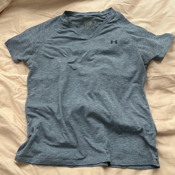 UNDER ARMOUR Gray V-Neck Top - Picture 1 of 2